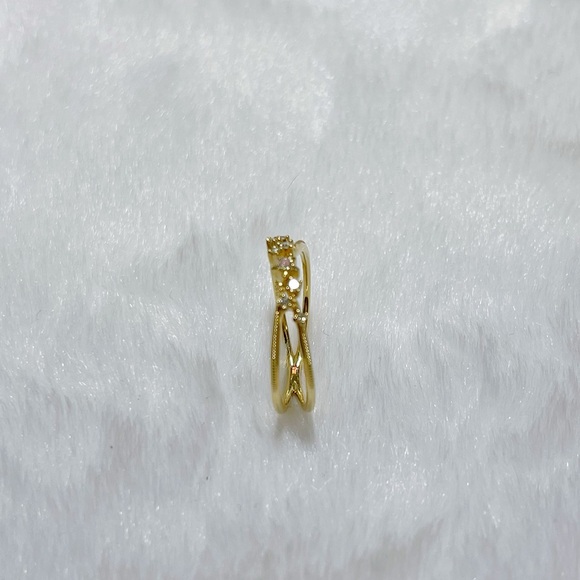 ✨Host Pick✨18K Yellow Gold and Diamond Starry Night Crossover Ring - Picture 8 of 15